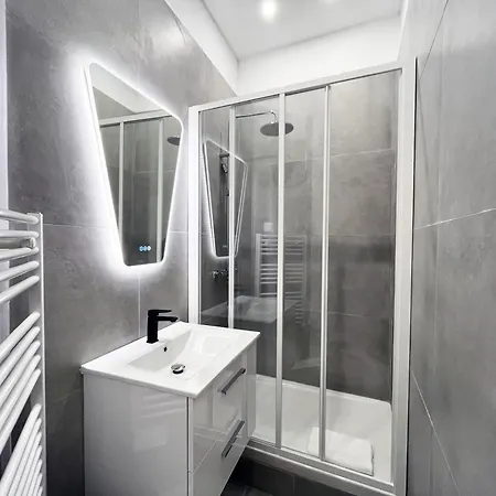 Urban Flat 08 - The Panoramic Flat In Paris