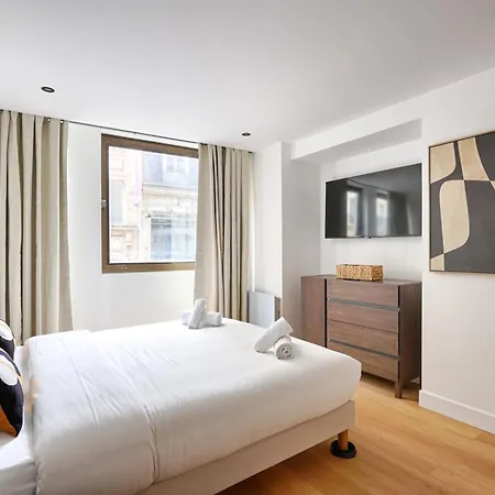 Sentier Historical Center Luxury & Design 2br Apartment Paris