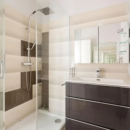 Eiffel Tower - 2br With Balcony - Cityapartmentstay * باريس