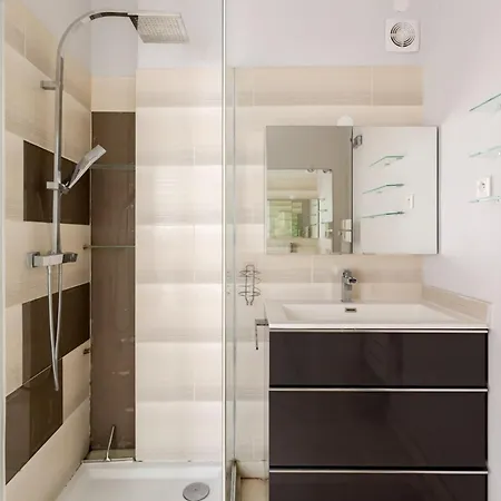 شقة Eiffel Tower - 2br With Balcony - Cityapartmentstay