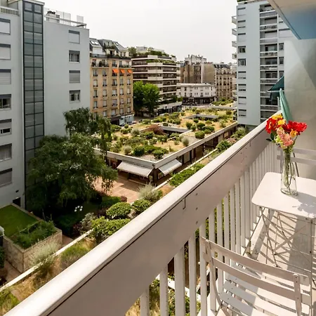Eiffel Tower - 2br With Balcony - Cityapartmentstay شقة باريس