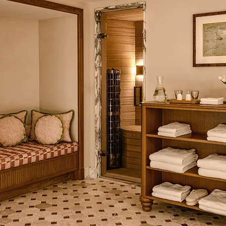 Saint Hotel 5*