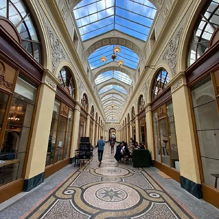 115 - Urban Vuitton Saint Denis Paryż