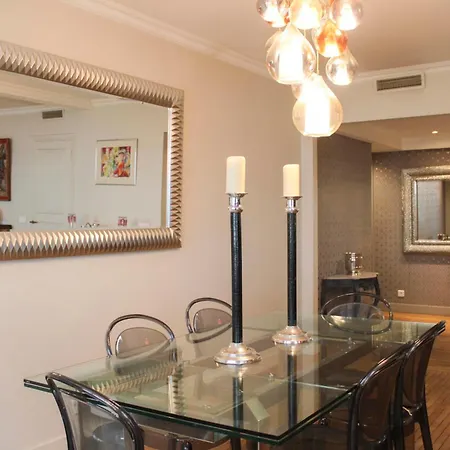 Apartment Bright 2 Steps From The Eiffel Tower