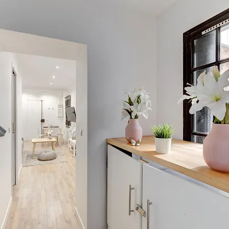 251 Foy - Superb In Paris