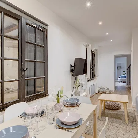 251 Foy - Superb In Paris