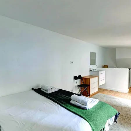 251 Foy - Superb In * Paris