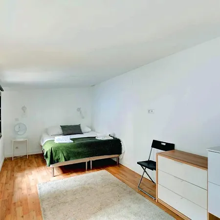 251 Foy - Superb In * Paris