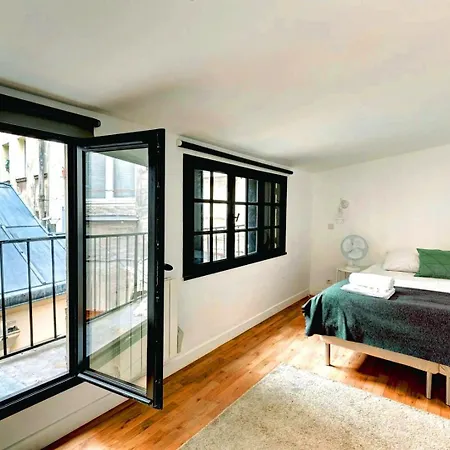 251 Foy - Superb In Paris