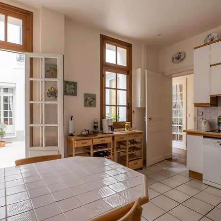 Apartment Veeve - Postcards From The Eiffel Tower