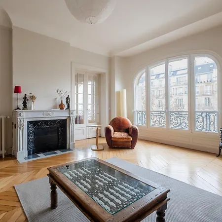 Veeve - A Window To Apartment Paris