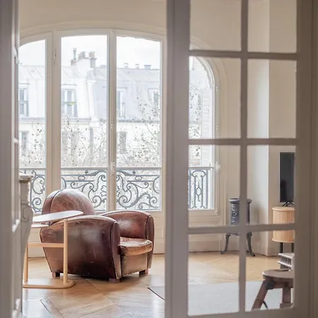 Veeve - A Window To * Paris