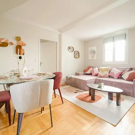 Haussmannien 16eme Apartment *
