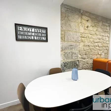 Urban Flat 52 - Charming 2 Bdr Flat In Center Of Apartment