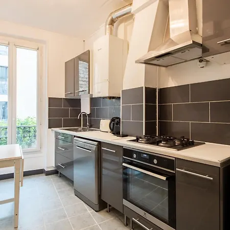 Stylish 2-bedroom Near The Famous Moulin Rouge Apartment *