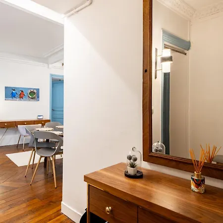 Stylish 2-bedroom Near The Famous Moulin Rouge *