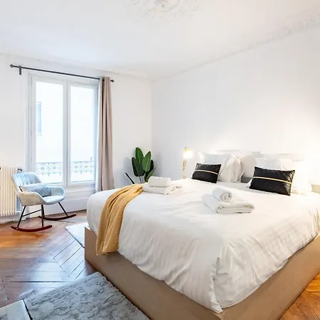 Stylish 2-bedroom Near The Famous Moulin Rouge Apartment *