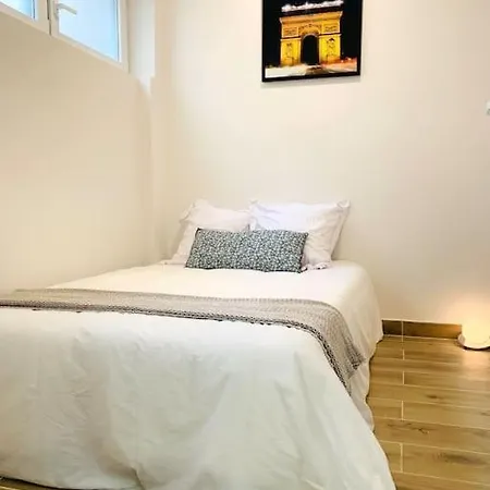 House - 2 Bedrooms - Champs-elysees Apartment *