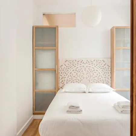 Du Lion/ac Historic Flat, Marais, 4-5 Guests Apartamento