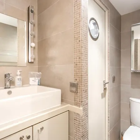 Du Lion/ac Historic Flat, Marais, 4-5 Guests Apartamento París