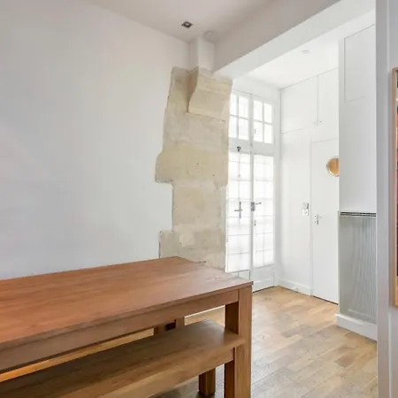 Du Lion/ac Historic Flat, Marais, 4-5 Guests Apartamento