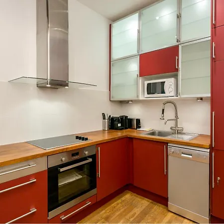 Du Lion/ac Historic Flat, Marais, 4-5 Guests *
