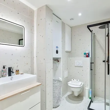 Charme Parisien 4 Personnes, 1 Chambre, 19eme Apartamento París