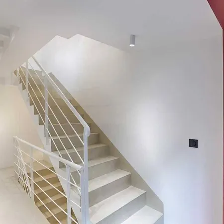 Les Halles - Luxurious & Colorful 4bd For 16 Guest Apartment