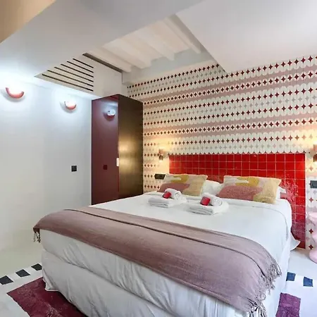 Les Halles - Luxurious & Colorful 4bd For 16 Guest Apartment *