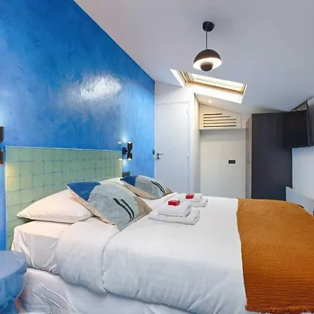 Les Halles - Luxurious & Colorful 4bd For 16 Guest Apartment *