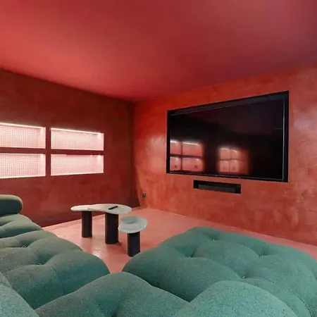 Les Halles - Luxurious & Colorful 4bd For 16 Guest Apartment