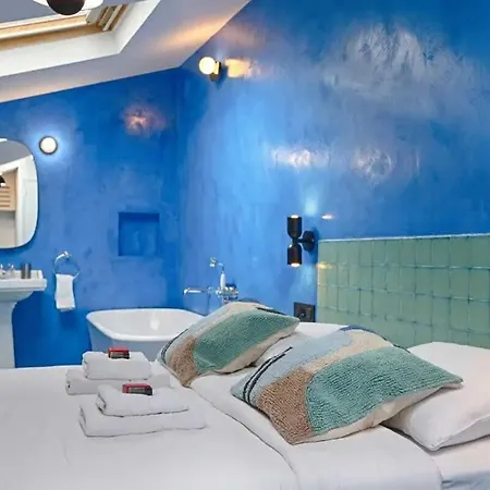 Les Halles - Luxurious & Colorful 4bd For 16 Guest Apartment Paris