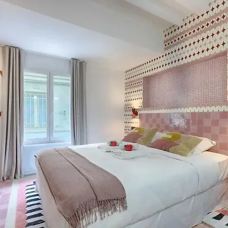 Apartment Les Halles - Luxurious & Colorful 4bd For 16 Guest Paris