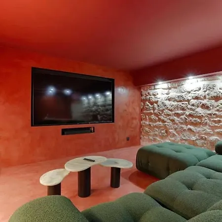 Les Halles - Luxurious & Colorful 4bd For 16 Guest Apartment Paris