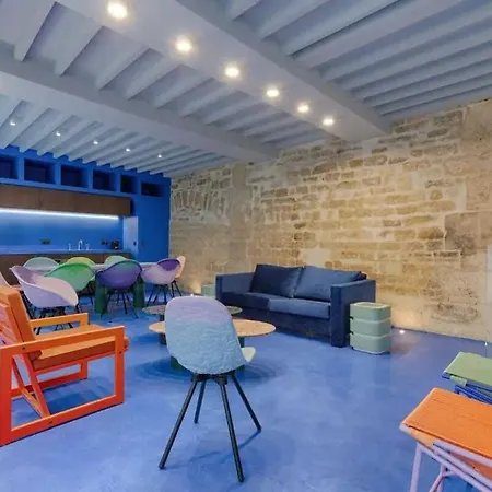 Les Halles - Luxurious & Colorful 4bd For 16 Guest Apartment