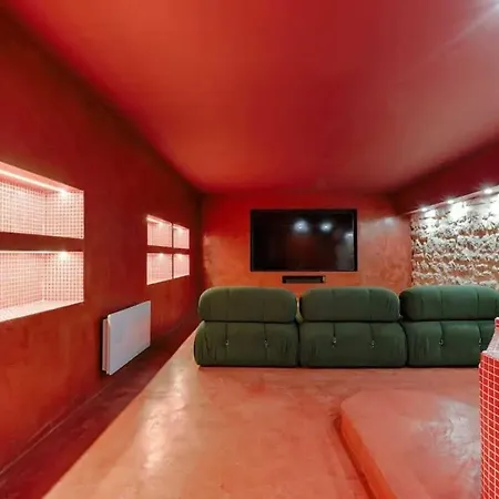 Les Halles - Luxurious & Colorful 4bd For 16 Guest Apartment *