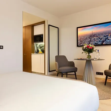 La Clef Tour Eiffel By The Crest Collection Hotel