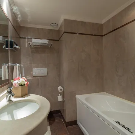 Hotel London 3*