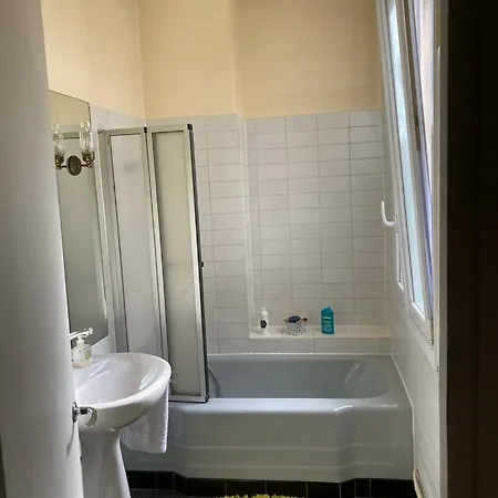 Arc De Triomphe - Champs Elysees - Super Emplacement - 5e Etage - Balcon - 60 M2 Paris