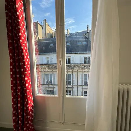 Arc De Triomphe - Champs Elysees - Super Emplacement - 5e Etage - Balcon - 60 M2