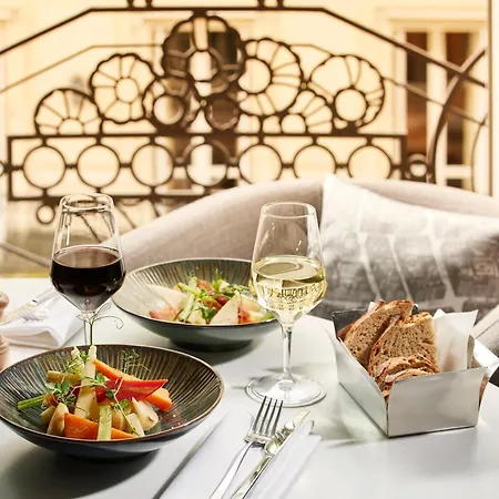 Sofitel Arc De Triomphe Hotel 5*