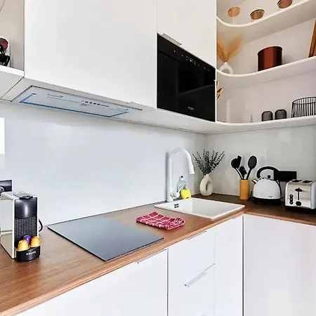 A Paris, Pres De L'arc De Triomphe Apartment *