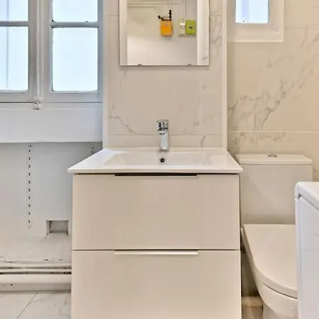 Paisible Parc Des Buttes-chaumont Appartement Paris