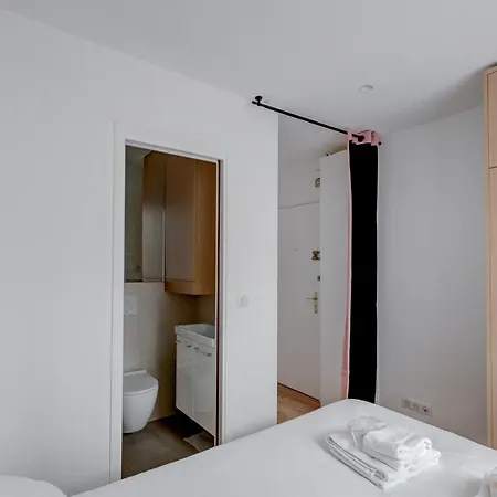 566-suite Courcelles - Superbe A Apartment *