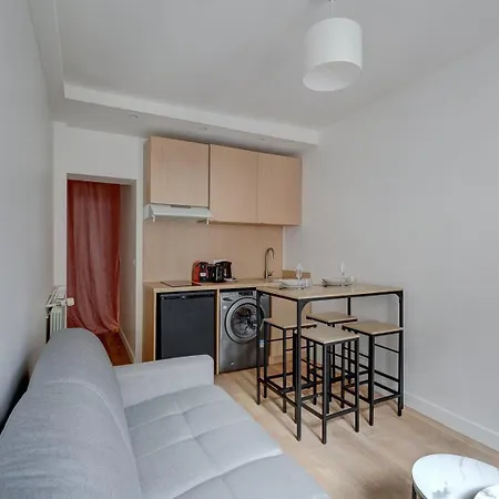 566-suite Courcelles - Superbe A