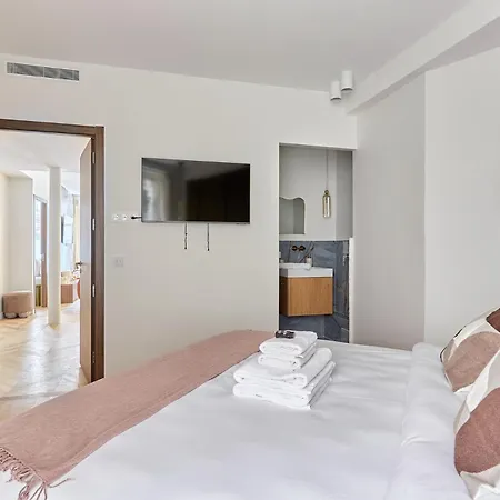 Apartment Exceptional 3 Bedrooms Heart Of By Prestige Paris