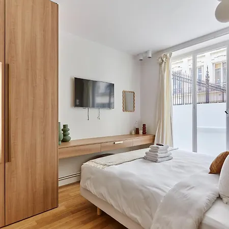 Apartment Exceptional 3 Bedrooms Heart Of By Prestige