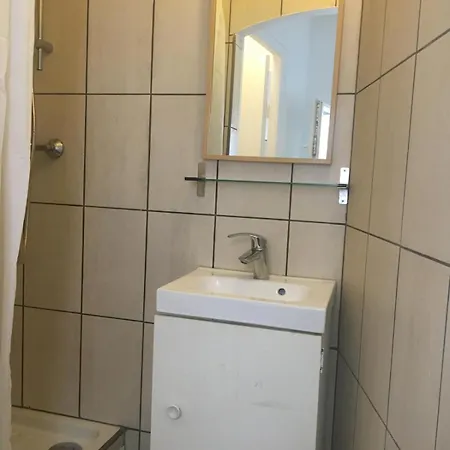 Отель Le Saint Ouen Париж