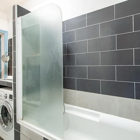 Stylish 2-bedroom Near The Famous Moulin Rouge Paris