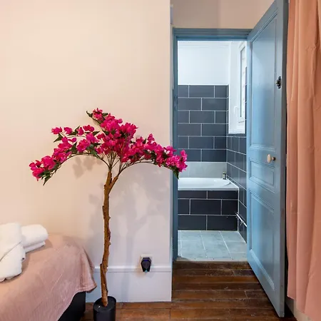 Apartment Stylish 2-bedroom Near The Famous Moulin Rouge